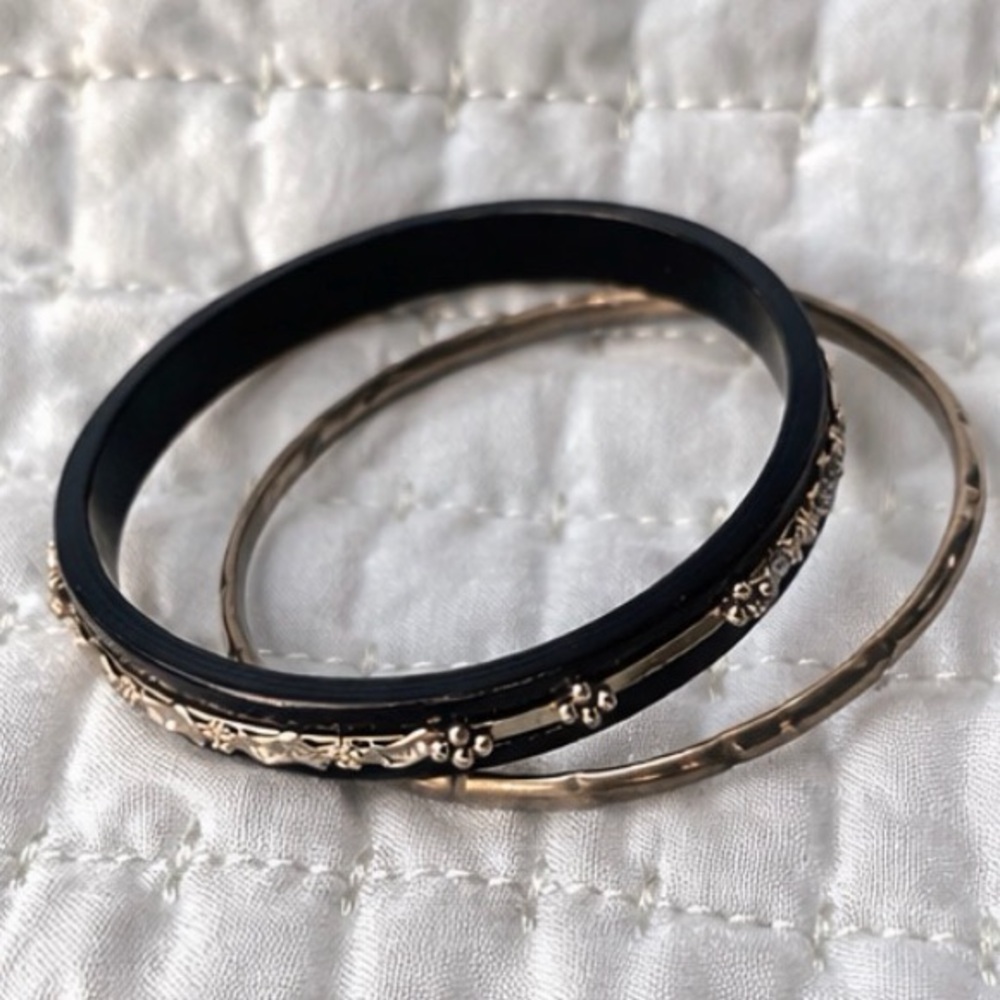 Black Acrylic & Pale-Gold Tone Floral Bangle Bracelet Set Vintage 80s–90s
